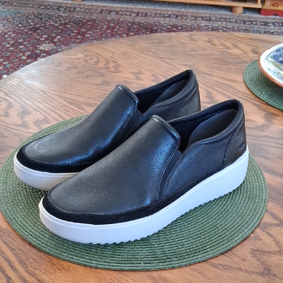 Vionic Black Leather Kearney Slip On Platform Comfort Sneakers Size 11 - Picture 3 of 11